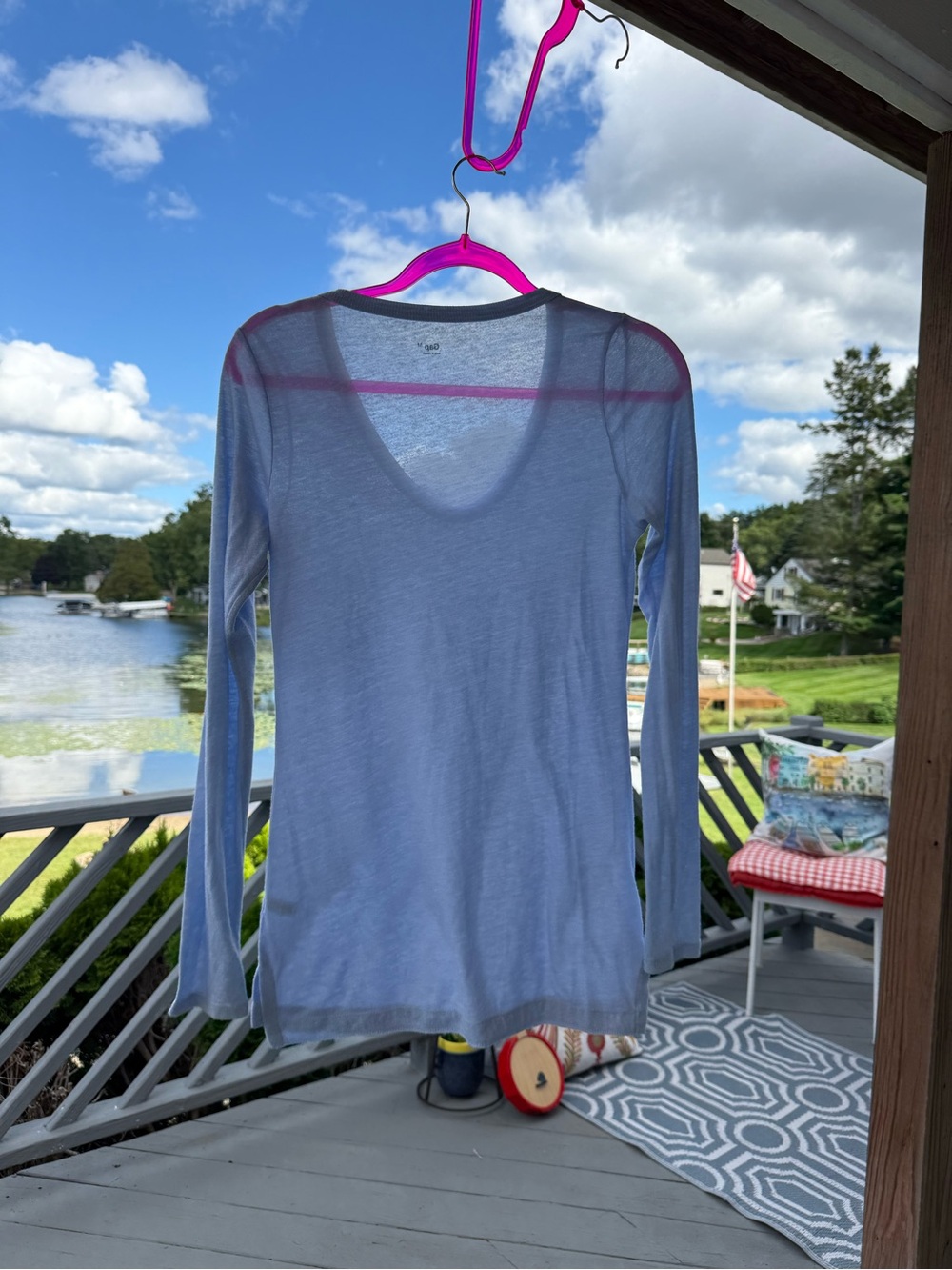 Light Blue Long-Sleeve V-Neck Women's Top size M Gap brand pre-owned with gift